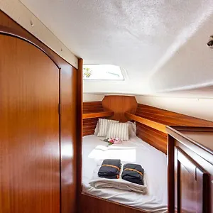 Bateau-hôtel Sail Boat To Sleep, Sant Adrià de Besòs